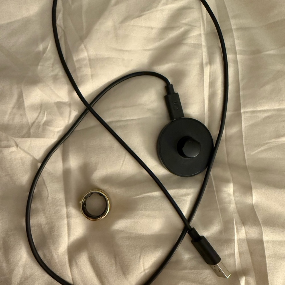 Gold Oura ring with Charging Cable